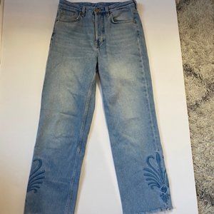 High-waisted, medium-light wash jeans